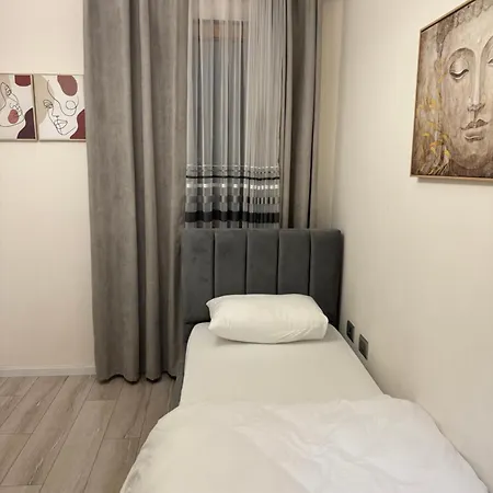 Brais Τίρανα